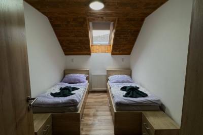 Spálňa s 1-lôžkovými posteľami, Chata Fir, Valča