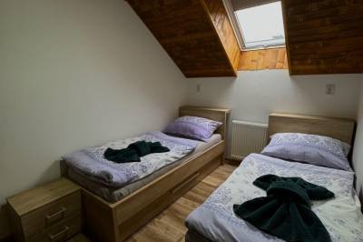 Spálňa s 1-lôžkovými posteľami, Chata Fir, Valča
