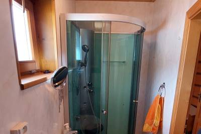Kúpeľňa so sprchovacím kútom, Chalupa Gita, Osturňa