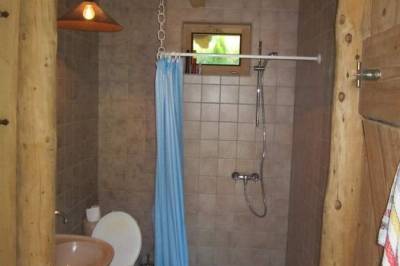 Kúpeľňa so sprchovacím kútom a toaletou, Drevenica pod Kojšovskou hoľou, Kojšov