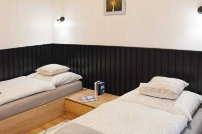 Apartmán A - spálňa s jednolôžkovými posteľami, Vila Halfway, Veľká Lomnica