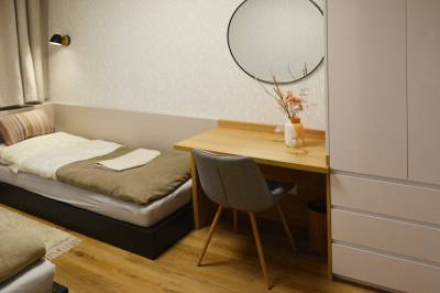 Apartmán B - spálňa s jednolôžkovými posteľami, Vila Halfway, Veľká Lomnica