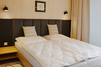 Apartmán B - spálňa s manželskou posteľou, Vila Halfway, Veľká Lomnica