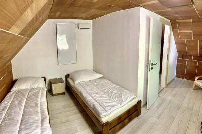 Spálňa s 1-lôžkovými posteľami, Chata 554, Bžany