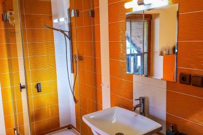 Kúpeľňa so sprchovacím kútom, Zrub Liptovec, Liptovská Porúbka