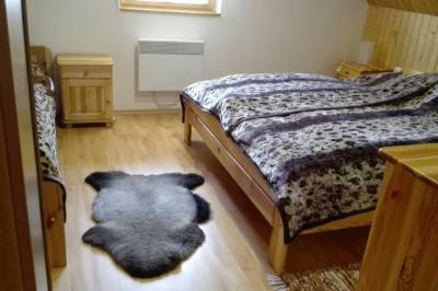Spálňa s manželskou a 1-lôžkovou posteľou, Chata Anička, Liptovský Ján