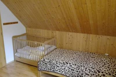Spálňa s 1-lôžkovou posteľou a detskou postieľkou, Chata Anička, Liptovský Ján