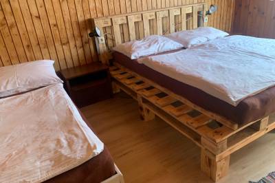 Spálňa s manželskou a 1-lôžkovou posteľou, Chalupa Meri, Terchová