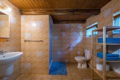 Apartmán - kúpeľňa so sprchovacím kútom a toaletou, Montana Bobrovec, Bobrovec