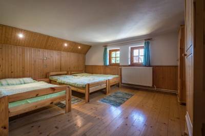 Apartmán - spálňa s manželskou a 1-lôžkovou posteľou, Montana Bobrovec, Bobrovec