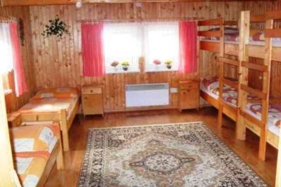 Apartmán A - stará časť - spálňa s 1-lôžkovými a poschodovými posteľami, Chalupa Denisa, Oravský Biely Potok