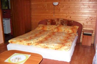 Apartmán B - nová časť - spálňa s manželskou posteľou, Chalupa Denisa, Oravský Biely Potok