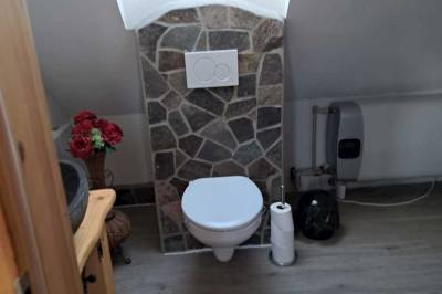 Kúpeľňa s toaletou, Drevenica u Peťa, Heľpa