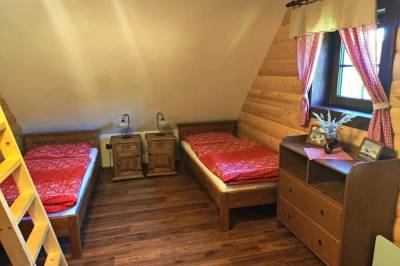 Spálňa s 1-lôžkovými posteľami, Bačova drevenica, Liptovský Ján
