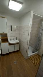 Kúpeľňa so sprchovacím kútom, Drevenica u Medveďa, Polomka