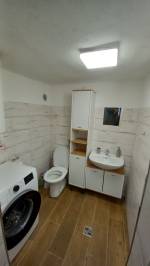 Kúpeľňa s toaletou a práčkou, Drevenica u Medveďa, Polomka