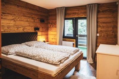 Spálňa s manželskou posteľou, Chata Tirolka, Oščadnica