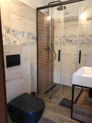 Kúpelňa so sprchovým kútom, Oravienka Biely Potok, Oravský Biely Potok