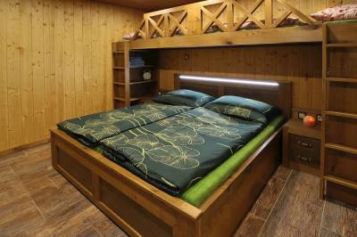 Spálňa s manželskou posteľou, Zelená chata na Kysuciach, Čadca