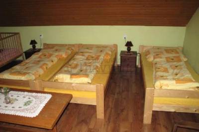 Apartmán - spálňa s manželskou a 1-lôžkovou posteľou, Ubytovanie U Havrana, Turčianske Jaseno