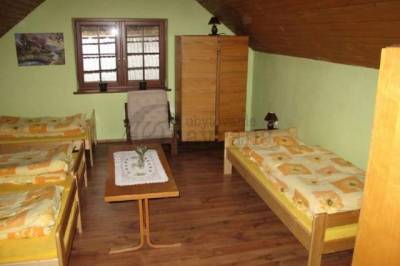 Apartmán - spálňa s manželskou a 1-lôžkovými posteľami, Ubytovanie U Havrana, Turčianske Jaseno