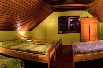 Apartmán - spálňa s manželskou a 1-lôžkovými posteľami, Ubytovanie U Havrana, Turčianske Jaseno
