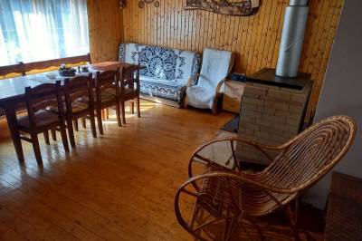 Obývačka s pohovkou a jedálenským sedením, Chata pod Ostrvkou, Nižná