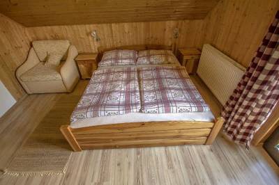 Spálňa s manželskou posteľou, Chata Bystrina, Smižany