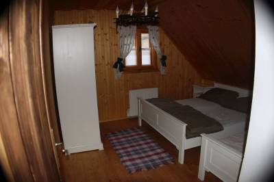 Drevenica Lipa - spálňa s manželskou a 1-lôžkovou posteľou, Family Resort Zázrivá, Zázrivá