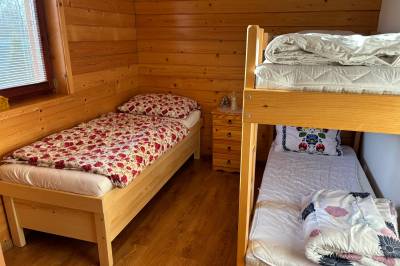 Spálňa s 1-lôžkovou a poschodovou posteľou, Chatka Ľudmila, Liptovský Mikuláš
