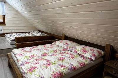 Zrub č. 2 - spálňa s manželskou posteľou a matracom, Zruby Oščadnica, Oščadnica