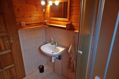 Kúpeľňa so sprchovacím kútom, Chata Štôlanka, Štôla