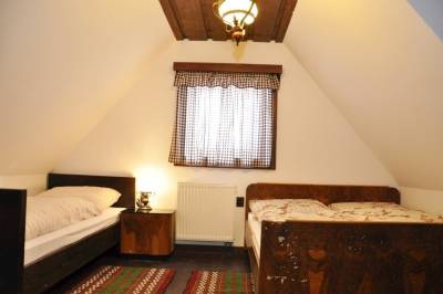 Spálňa s manželskou a 1-lôžkovou posteľou, Chalupa Borovenka, Veľké Borové
