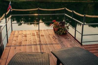 Ležadlá, AquaChill Wellness Houseboat &amp; Sauna, Liptovský Trnovec