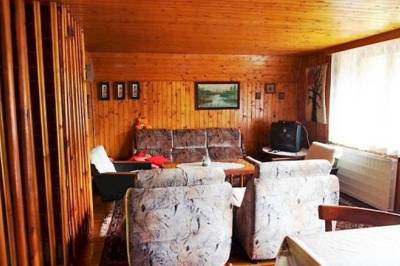 Obývačka s gaučom a TV, Chata Elka, Horná Lehota