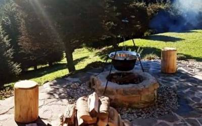 Ohnisko so sedením, Chata Elka, Horná Lehota