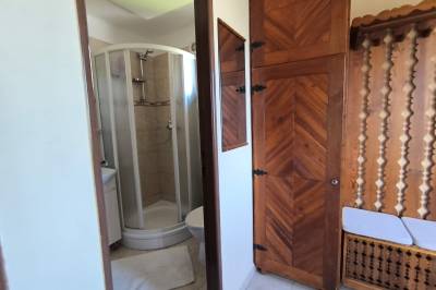 Kúpeľňa so sprchovacím kútom, Chata Burda, Chľaba