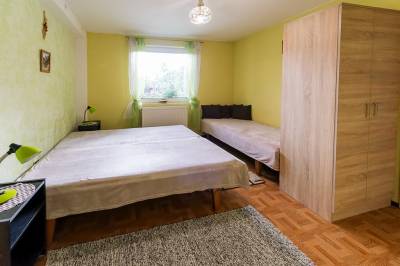 Spálňa s manželskou a 1-lôžkovou posteľou, Ubytovanie u Pavča, Oravský Biely Potok