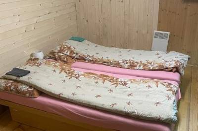 Spálňa s manželskou posteľou, Chata Fufo v Slovenskom raji, Spišské Tomášovce