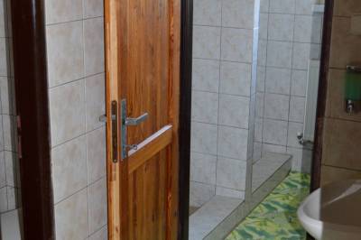 Kúpeľňa so sprchovacím kútom, Chata Horec na Martinských Holiach, Martin