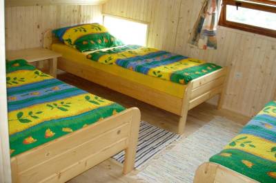 Šesťlôžková chatka - spálňa s 1-lôžkovými posteľami, Chaty Dagmar, Liptovský Mikuláš