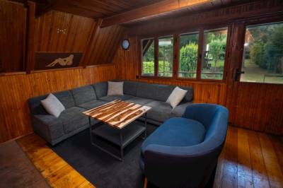 Obývačka s gaučami, Lesná chata v Martine, Martin