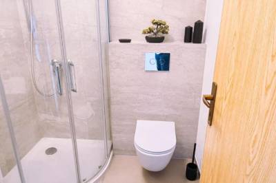 Apartmán s 1 spálňou - kúpeľňa so sprchovacím kútom a toaletou, Urban bloom apartments, Liptovský Mikuláš