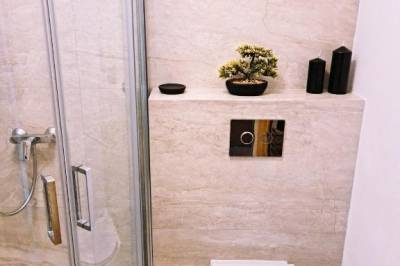 Apartmán s 1 spálňou - kúpeľňa so sprchovacím kútom a toaletou, Urban bloom apartments, Liptovský Mikuláš