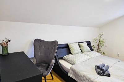 Apartmán s 2 spálňami - spálňa s manželskou posteľou, Urban bloom apartments, Liptovský Mikuláš