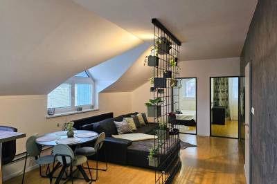 Apartmán s 2 spálňami - obývačka s gaučom, Urban bloom apartments, Liptovský Mikuláš