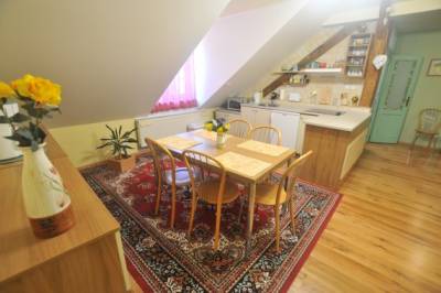 Apartmán 2 - kuchyňa s jedálenským sedením, Soludus - Spišský ľudový dom, Smižany
