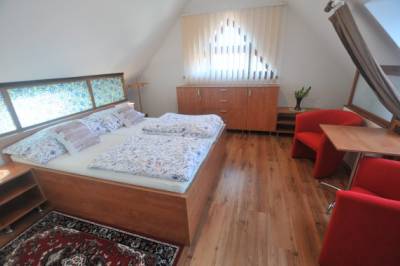 Apartmán 4 - spálňa s manželskou posteľou, Soludus - Spišský ľudový dom, Smižany