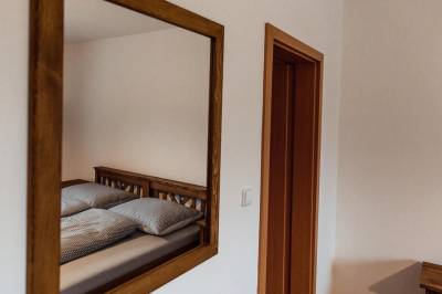 Trojlôžkový apartmán - spálňa s manželskou posteľou, Apartmány Hrady, Zuberec