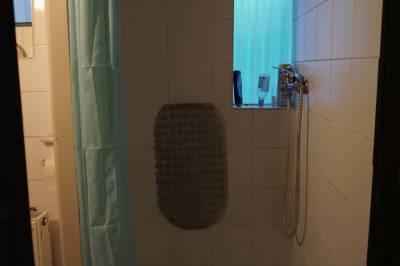 Kúpeľňa so sprchovacím kútom, Chatka pod Halinami, Ružomberok
